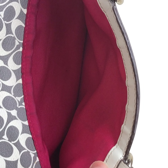 Coach Signature Bag - Picture 13 of 16